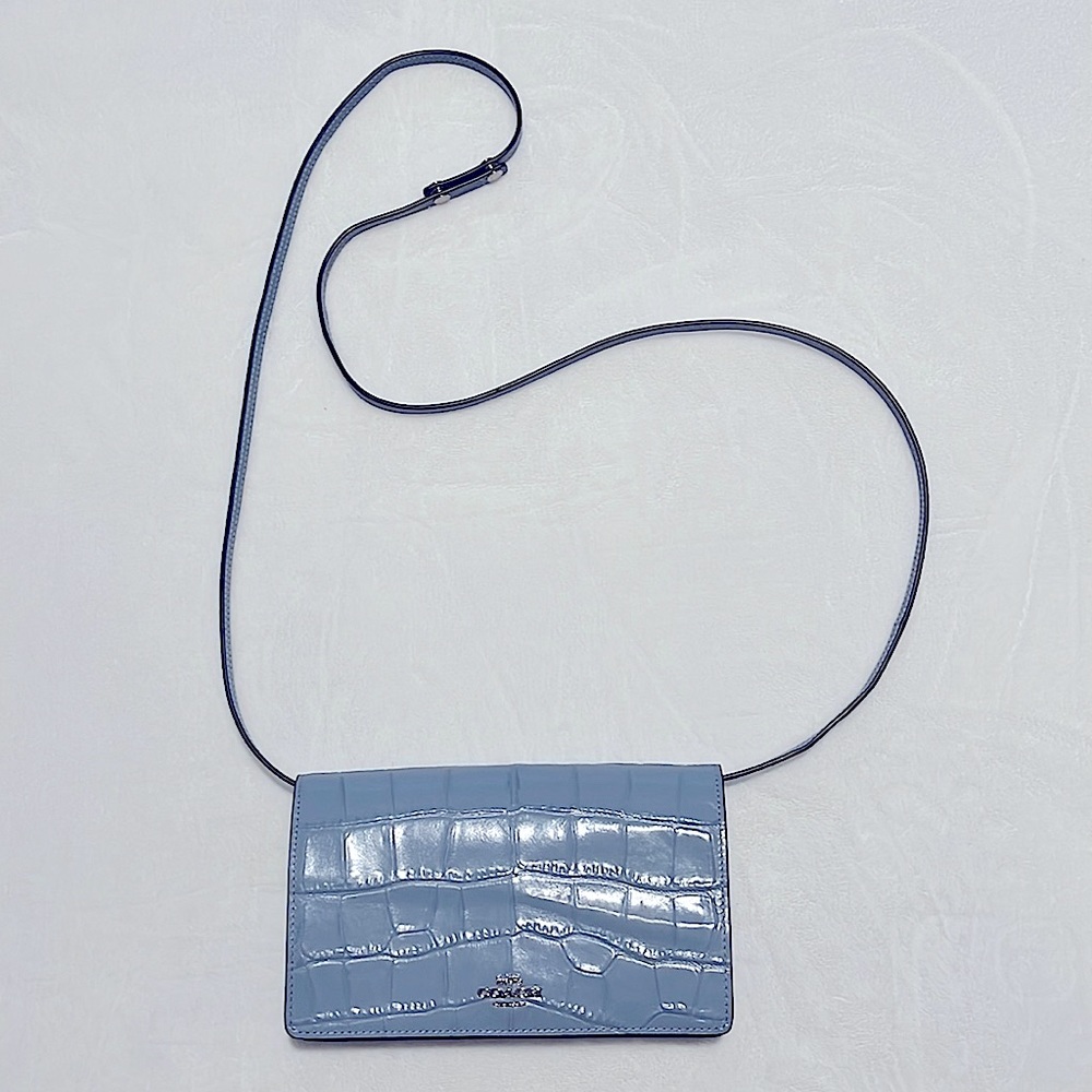 Baby Blue Coach Crossbody, leather, in great condition,